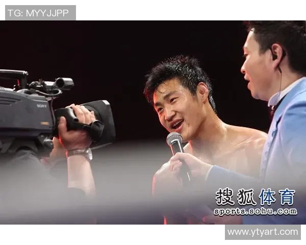 肯豆与足球明星亲密合影引发热议时尚与运动的完美结合 肯豆与足球明星亲密合影引发热议时尚与运动的完美结合