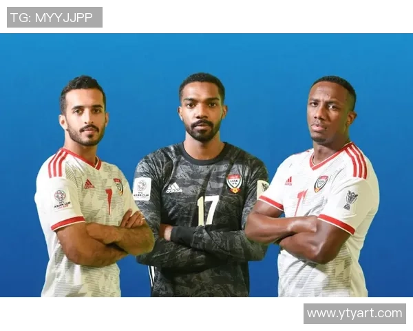 退役足球明星们重聚一堂合影留念展现昔日辉煌与友谊的美好瞬间 退役足球明星们重聚一堂合影留念展现昔日辉煌与友谊的美好瞬间